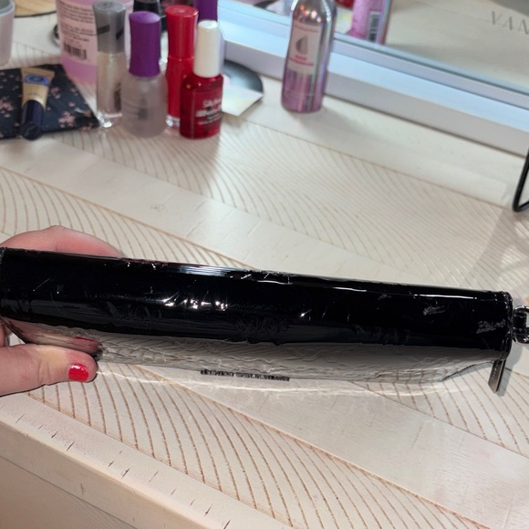 Jet Set Large Logo Wallet - Picture 10 of 10